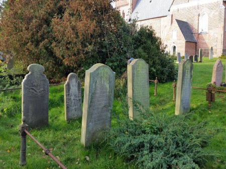 15.10.31_Grabstein mehrere_141012